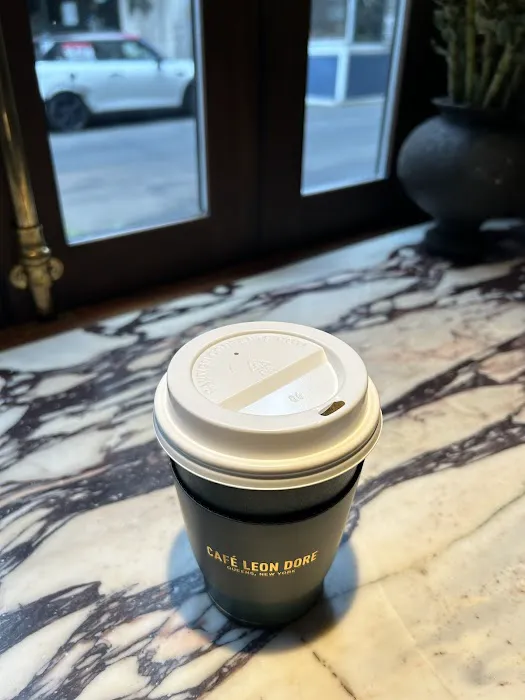 Café Leon Dore Picture 3