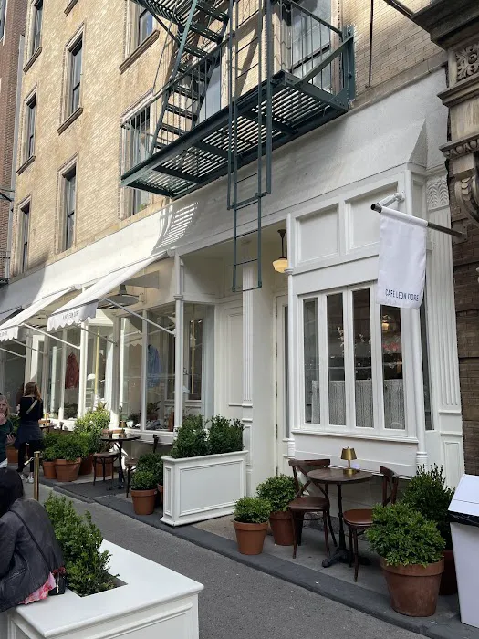 Café Leon Dore Picture 10