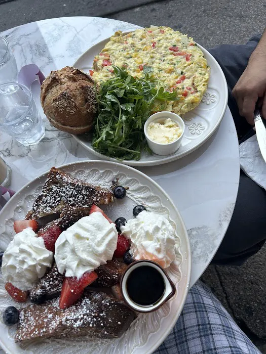 Crispy Heaven bakery and restaurant Picture 6