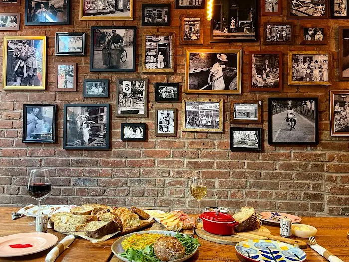 Crispy Heaven bakery and restaurant Picture 8