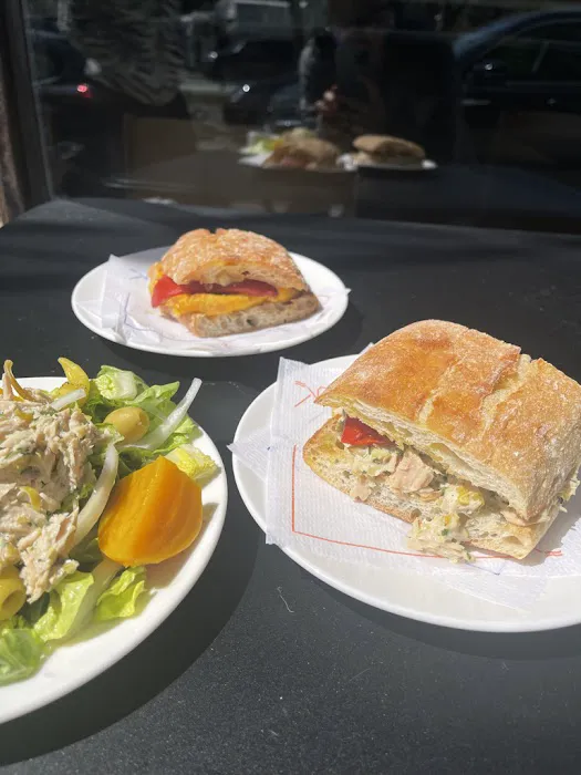 Ernesto's Cafe Picture 7