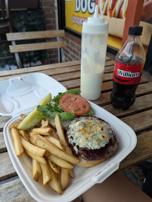 77 Burger Picture 4