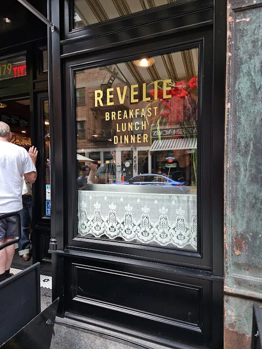 Revelie Picture 7
