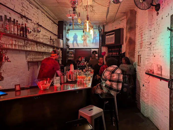 142 Sullivan Bar Picture 8