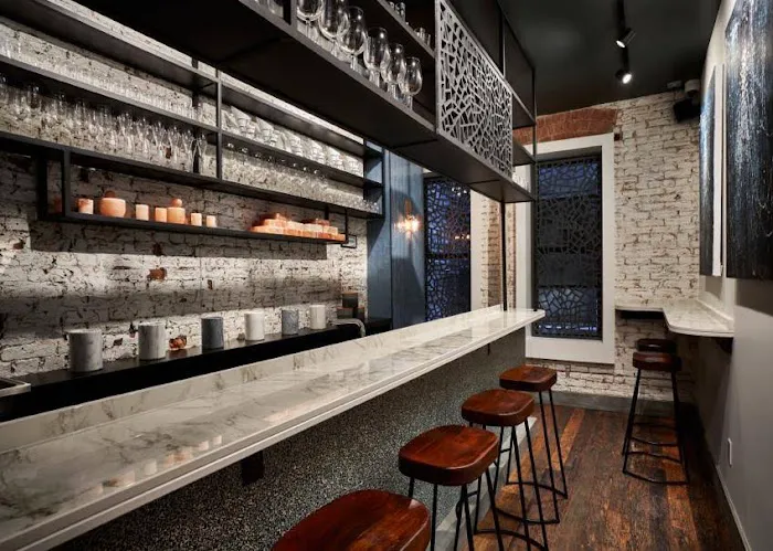 142 Sullivan Bar Picture 2