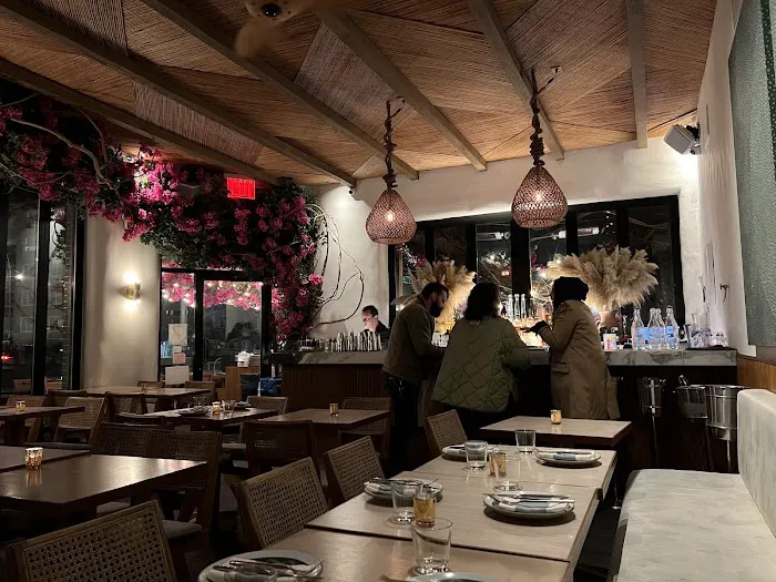 Lola Taverna Picture 10