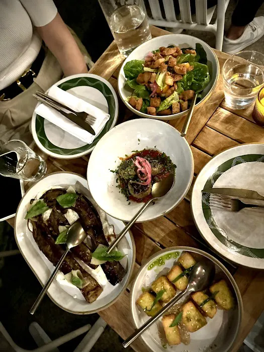 Lola Taverna Picture 2