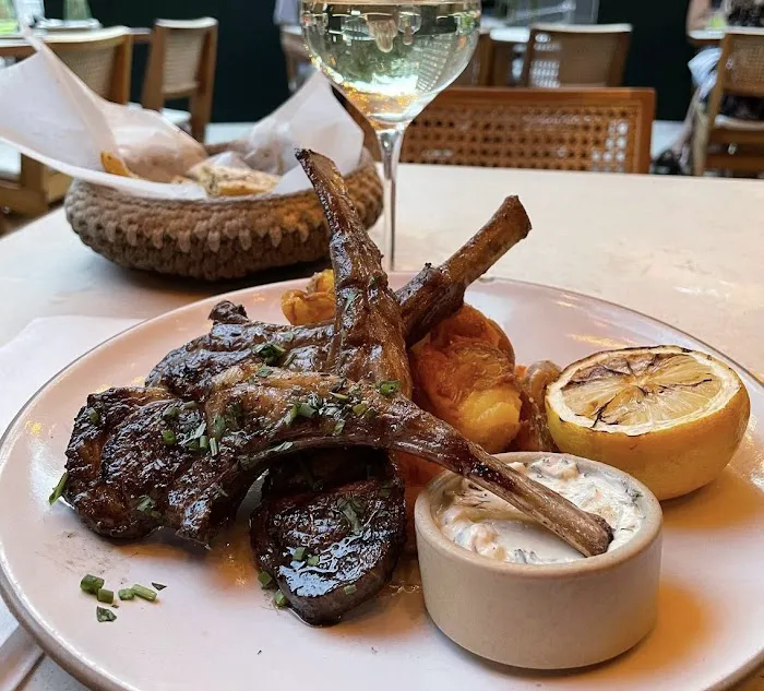 Lola Taverna Picture 1