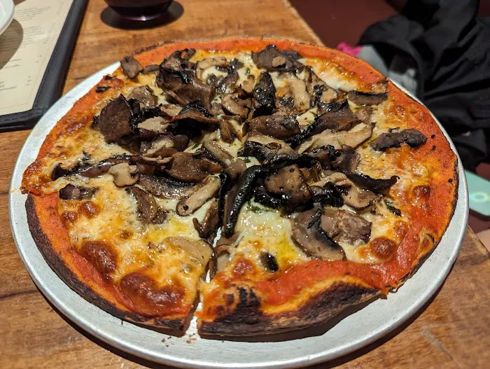 Spunto NYC Thin Crust Pizza Picture 3