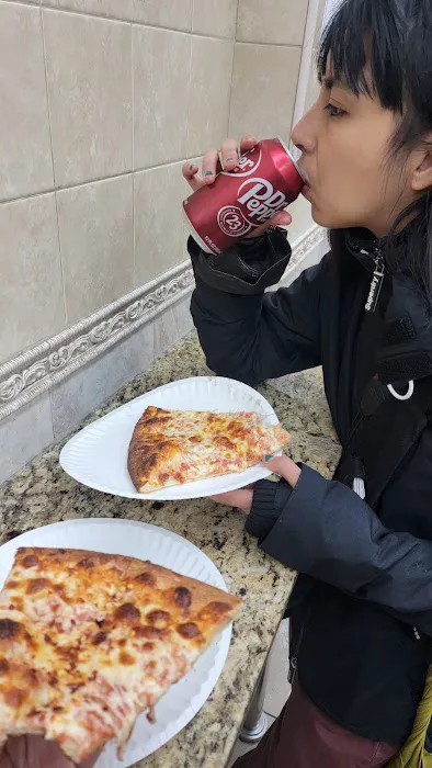 Bd Famous Pizza Picture 2