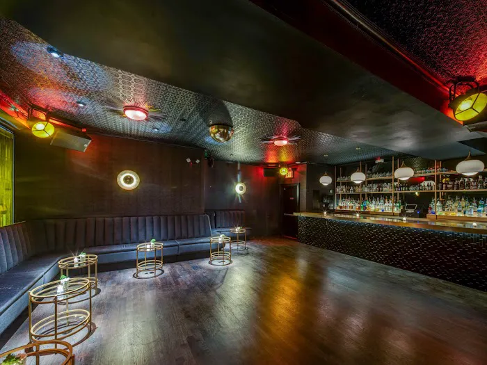 The DL | Best Rooftop Lounge NYC Picture 4