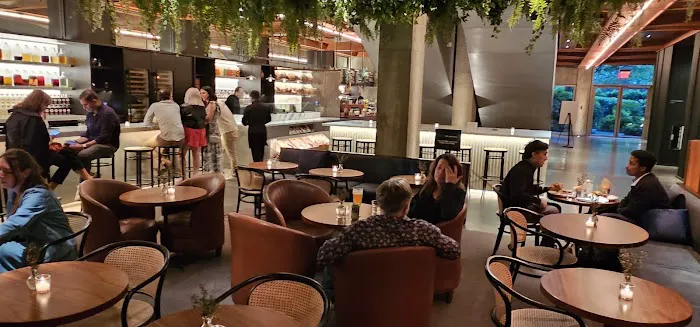 LOUIS at PUBLIC Hotel Picture 10