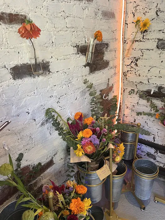 Dialogue Coffee & Flowers Picture 2