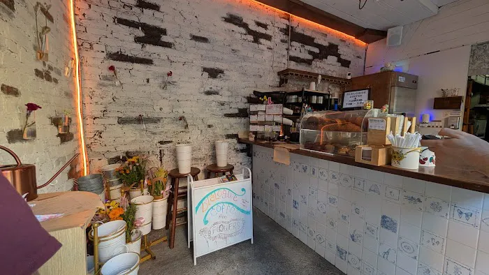 Dialogue Coffee & Flowers Picture 9
