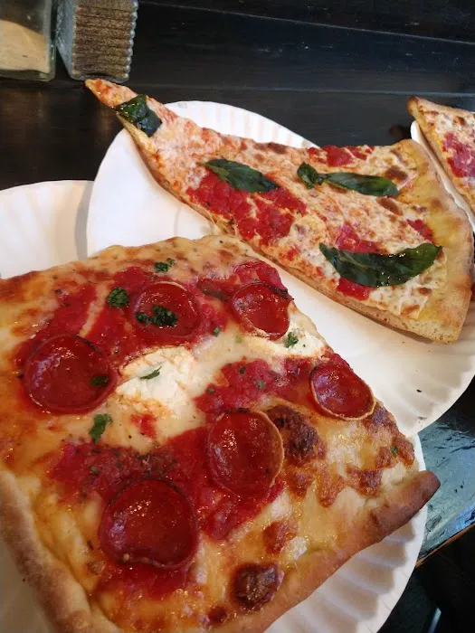 Stanton Street Pizza Picture 8