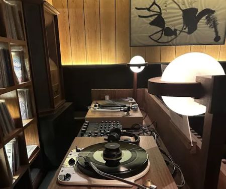 Music Bar at EN (Vinyl Record Bar )