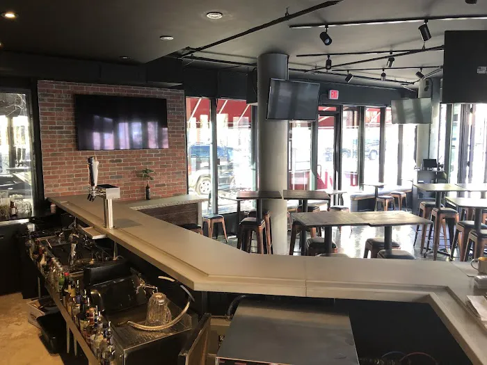 Judy Z’s Sports Tavern & Kitchen Picture 2