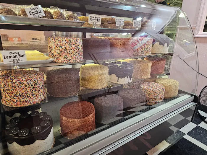 Posh Pop Bakeshop Picture 8