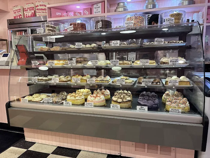 Posh Pop Bakeshop Picture 5