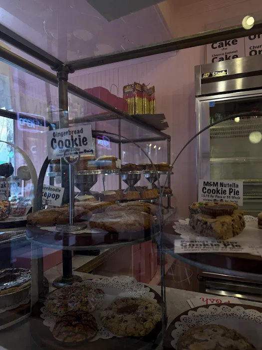 Posh Pop Bakeshop Picture 2