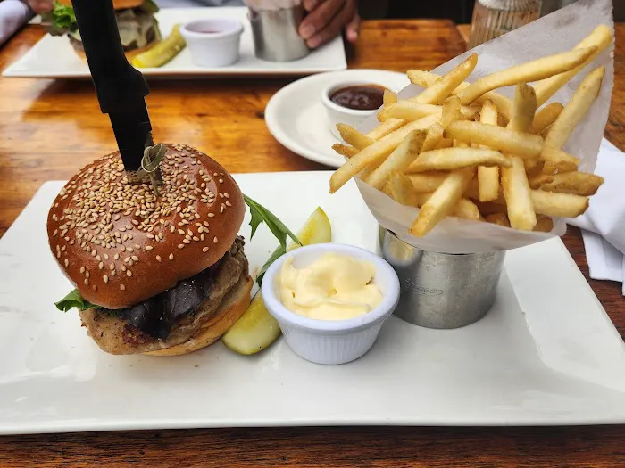 GMT Tavern Picture 5
