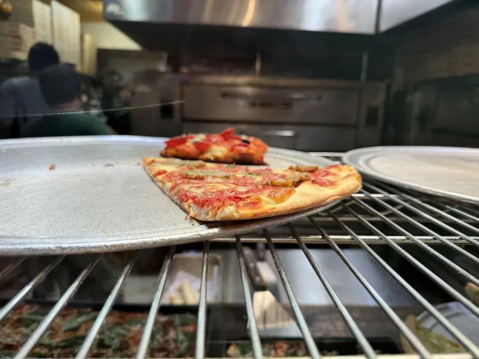 Artichoke Basille's Pizza Picture 4