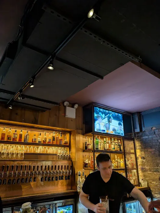 The Half Pint / Ernie's Bar Picture 10