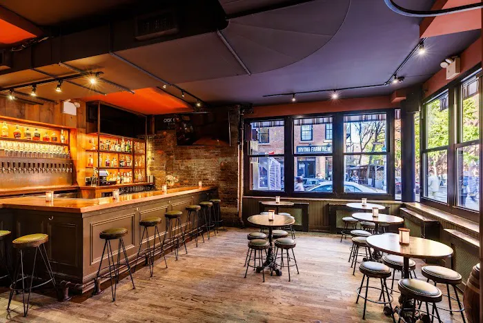 The Half Pint / Ernie's Bar Picture 3