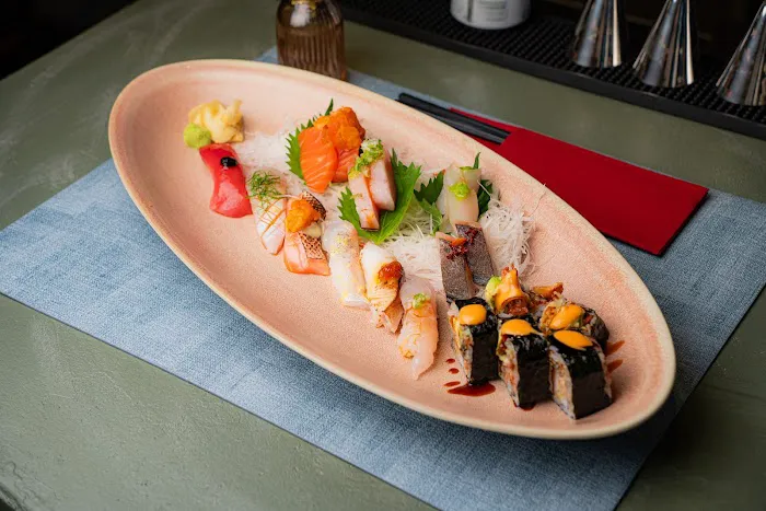 Rokunana | Creative Sushi Bar & Cocktails with Japanese-American Flair Picture 2