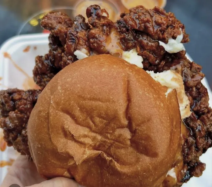 Fluffies Hot Chicken - LES Picture 4