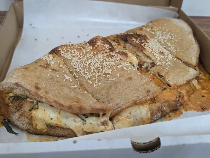 Pizza Loves Sauce Picture 3