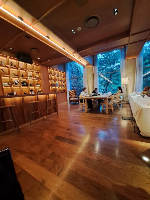 Lobby Bar Picture 3