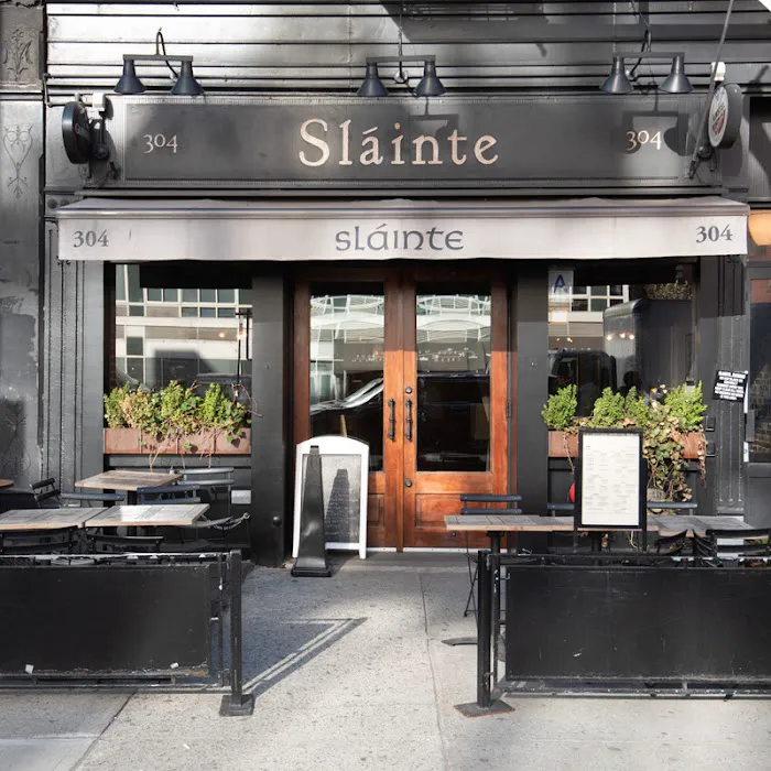 Sláinte Bar and Lounge Picture 4