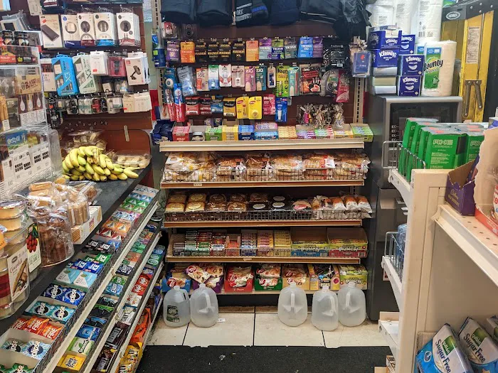 Pak Punjab Deli & Grocery Smoke Shop Picture 3