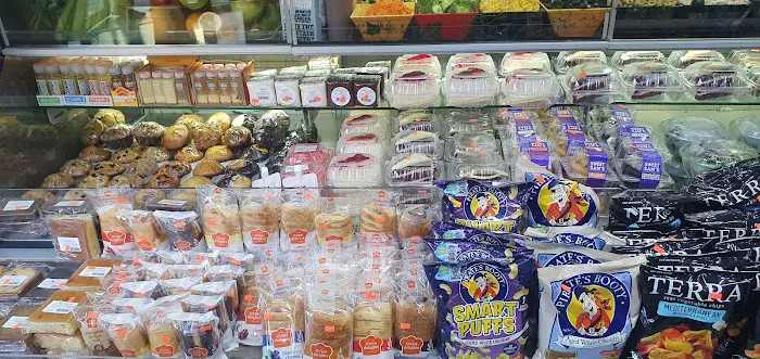 CR GOURMET DELI Picture 3