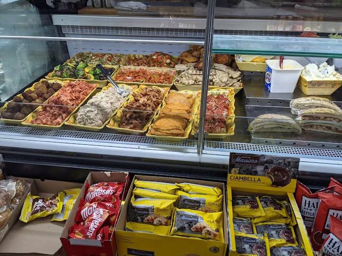 Fresno 2 Gourmet Deli Picture 3