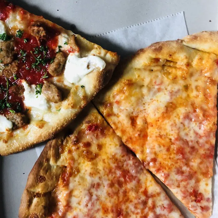 Avenue D Pizza Picture 9