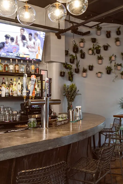 Eastpoint Bar Picture 6