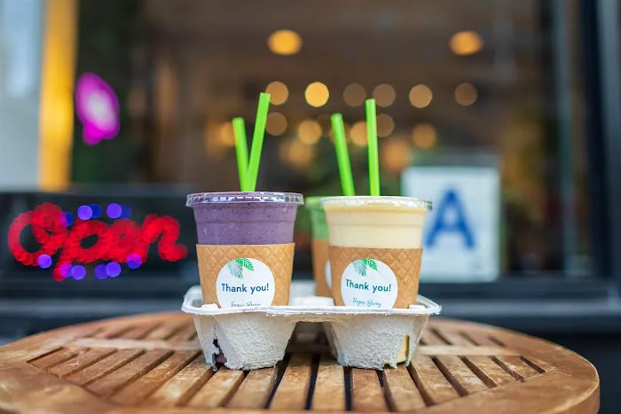 Tropic Berry Cafe Picture 3