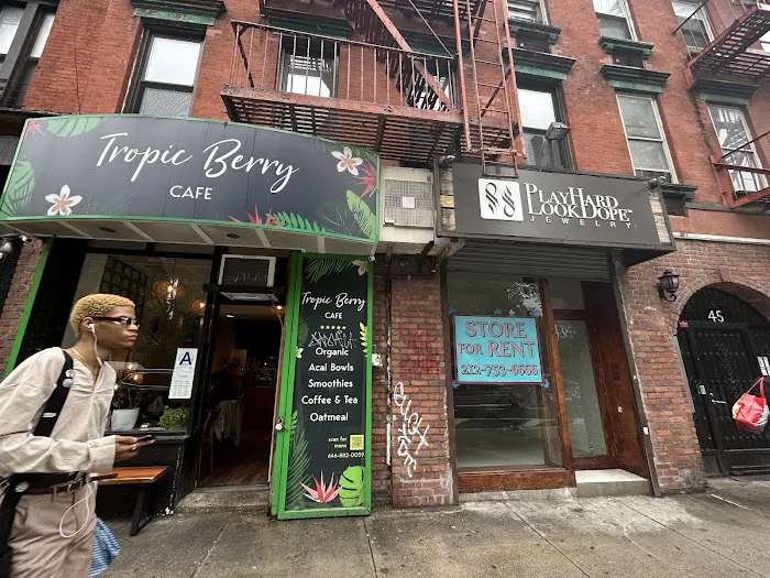 Tropic Berry Cafe Picture 7