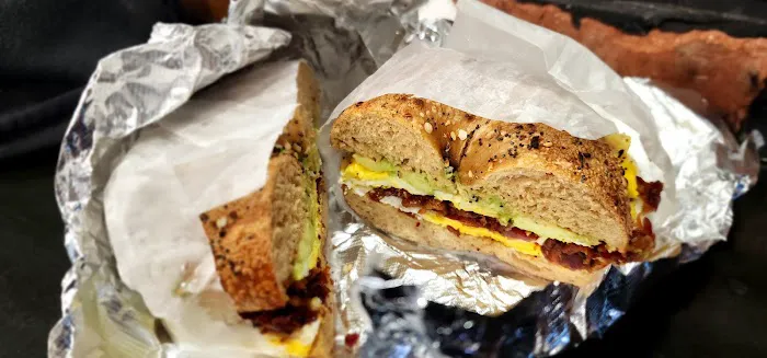 MARO JUICE BAR & DELI Picture 3