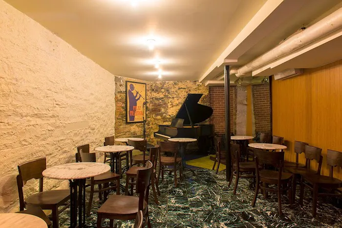 Mezzrow Picture 10