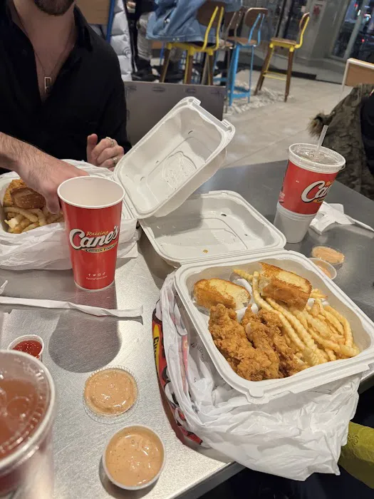 Raising Cane's Chicken Fingers Picture 9