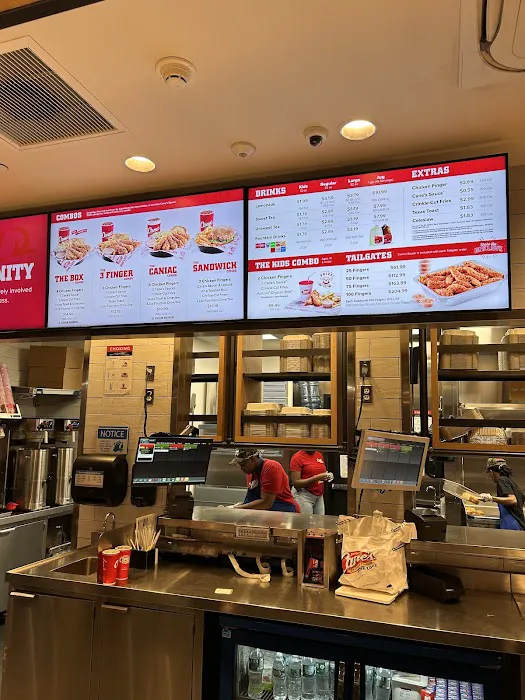 Raising Cane's Chicken Fingers Picture 1