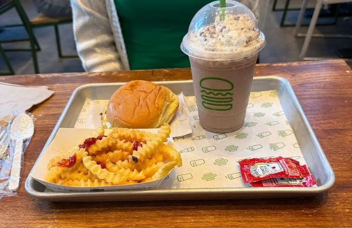 Shake Shack Astor Place Picture 5