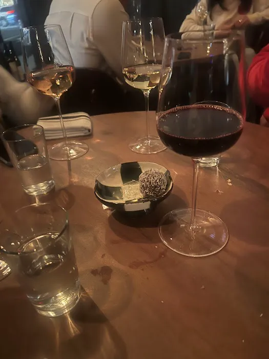 Shmoné Wine Picture 2