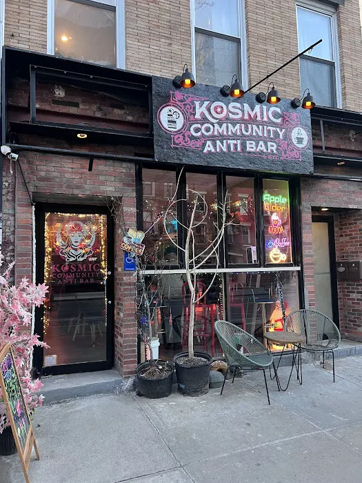 Kosmic Community Anti Bar & Coffee Shop Picture 4