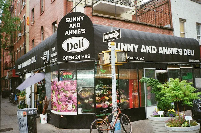 Sunny & Annie's Deli Picture 1