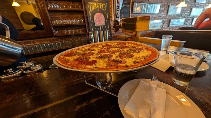 Gruppo NYC Thin Crust Pizza Picture 1