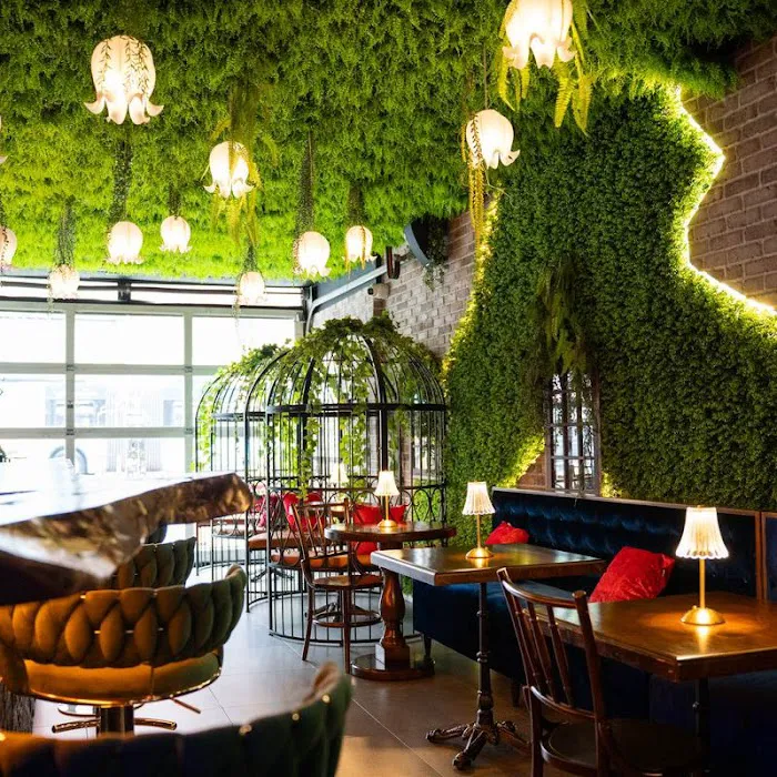 Wonderland Bar Picture 3